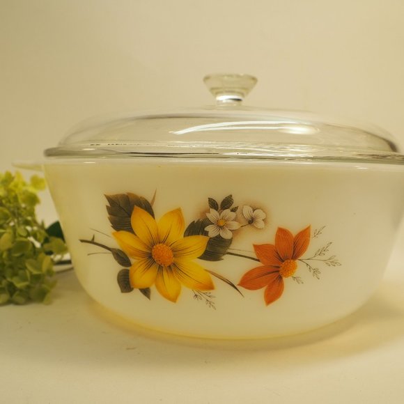 Pyrex Kitchen Vintage Round Milk Glass Pyrex Casserole Dish With